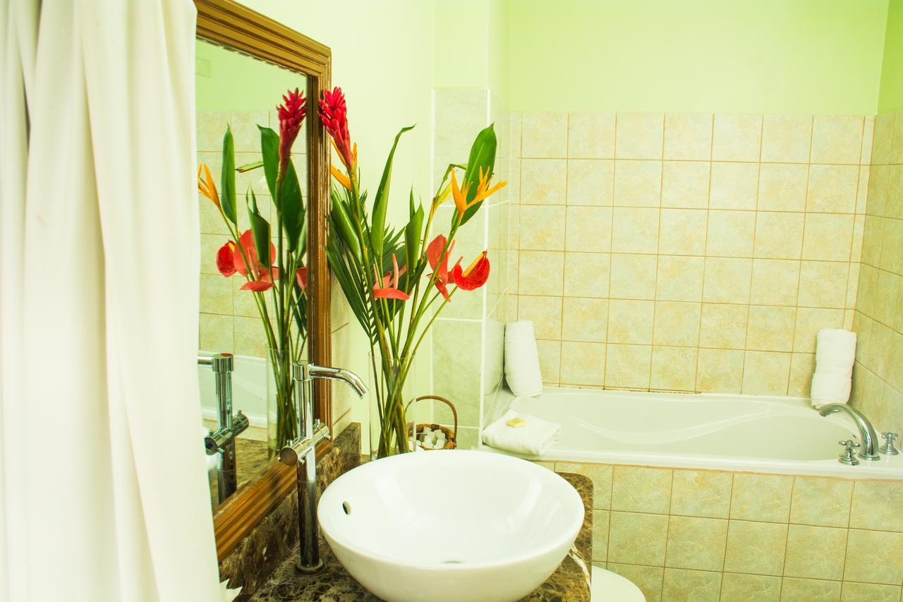 Heavenly Suites La Feuillet المظهر الخارجي الصورة